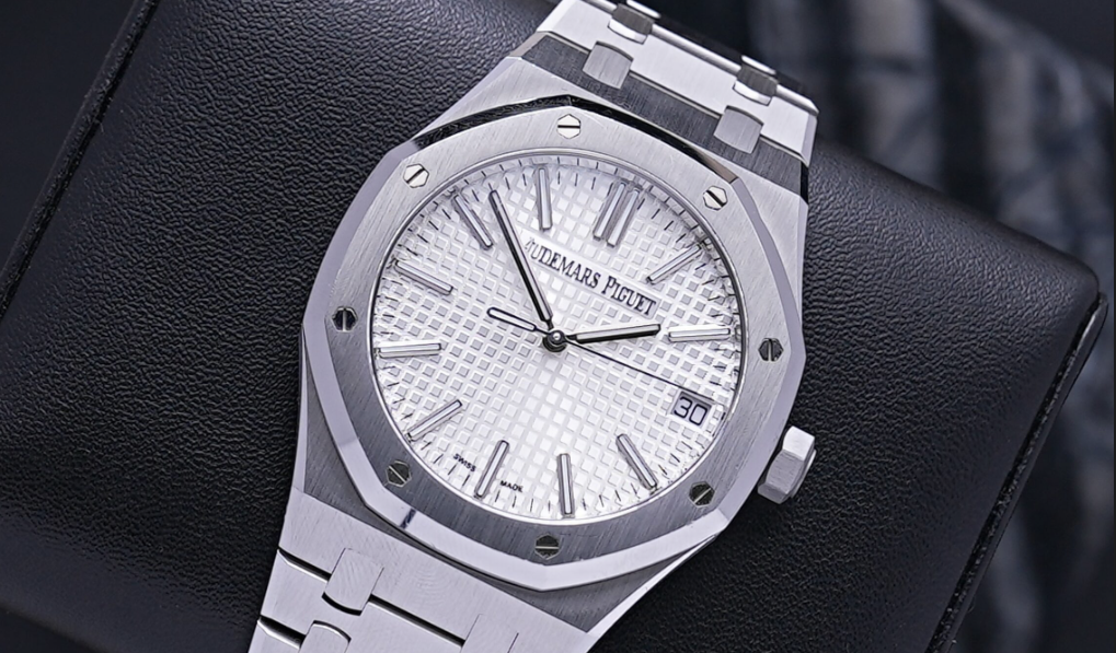 White and Silver Royal Oak Ap